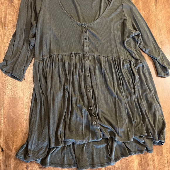 Green Torrid blouse - Picture 2 of 5